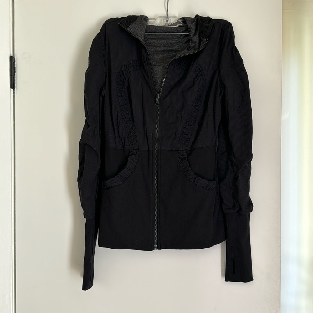 Lulu Lemon reversible black and dark grey fitted jacket